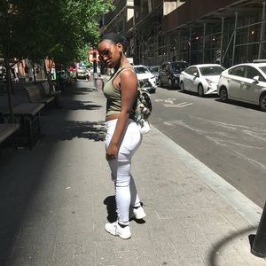 Meet your Posher, Cierra